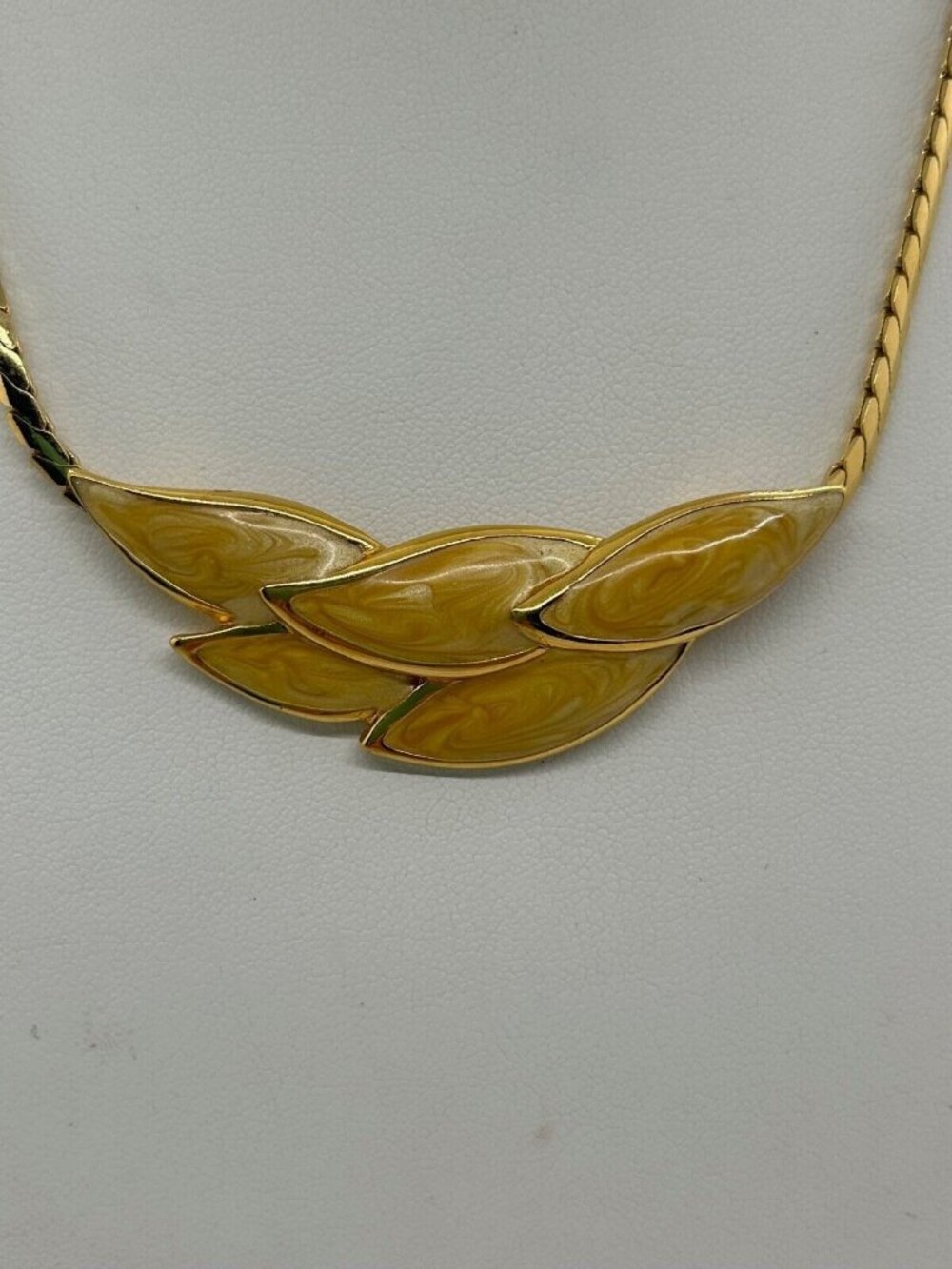 Vintage Napier Gold-Tone Chain Necklace With Enamel Leaf Design Elegant Y2K